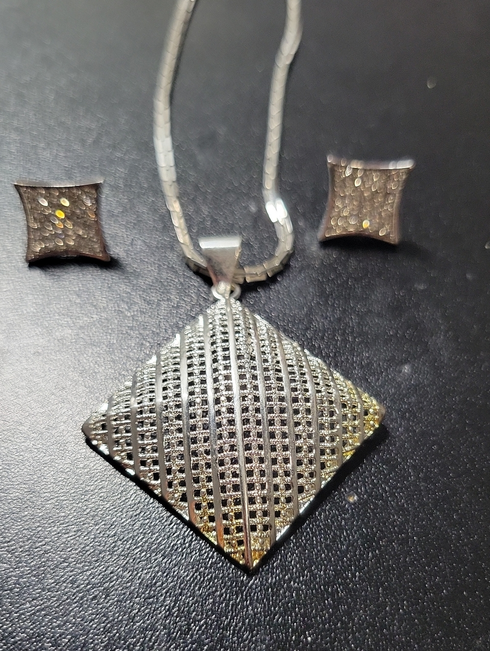 Women's Pendant And Earring Set